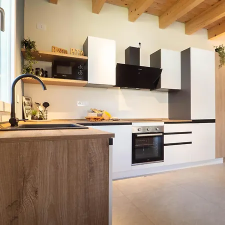 Guesthost - Oasis Of The Knight