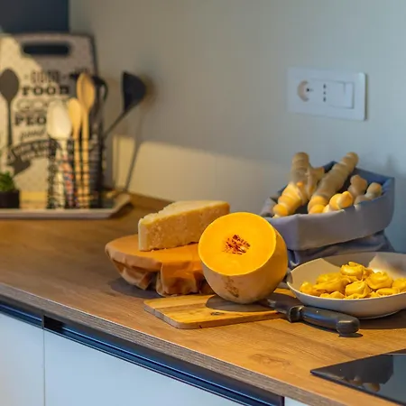 Guesthost - Oasis Of The Knight Ferrare