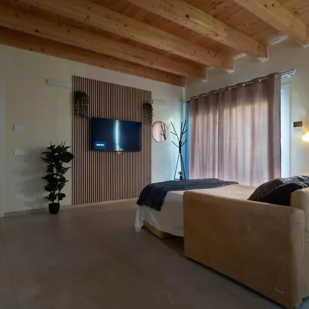 Guesthost - Oasis Of The Knight Ferrara