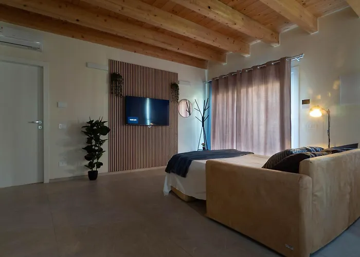 Guesthost - Oasis Of The Knight Ferrara