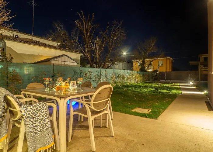 Guesthost - Oasis Of The Knight Villa Ferrare